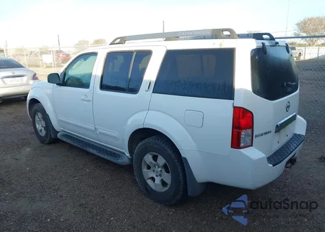 2005 Nissan Pathfinder Xe z USA, uszkodzony, nr VIN 5N1AR18U05C786598